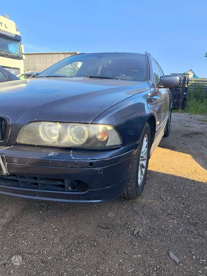 BMW 5 serija dalimis
