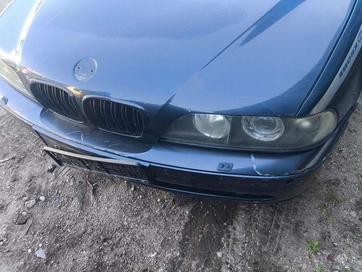 BMW 5 serija dalimis