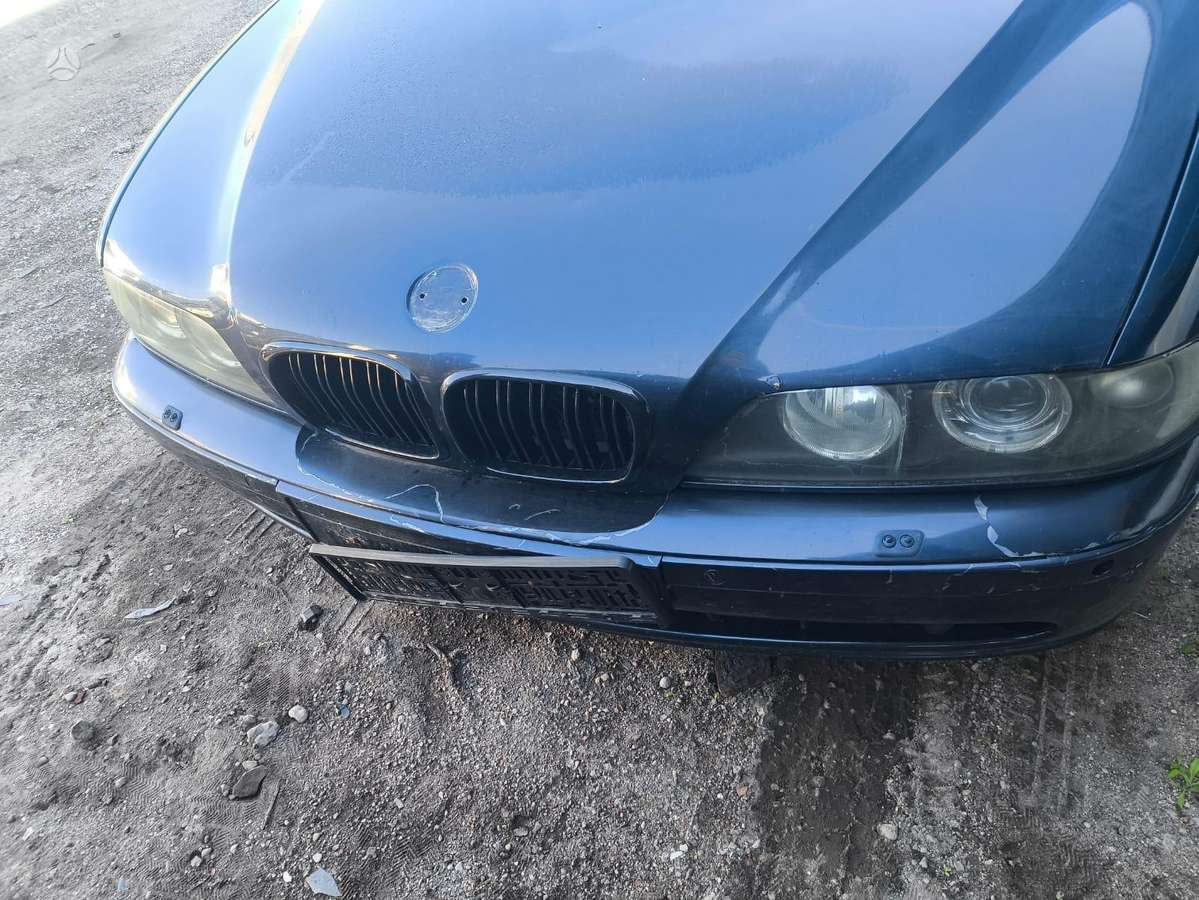 BMW 5 serija dalimis