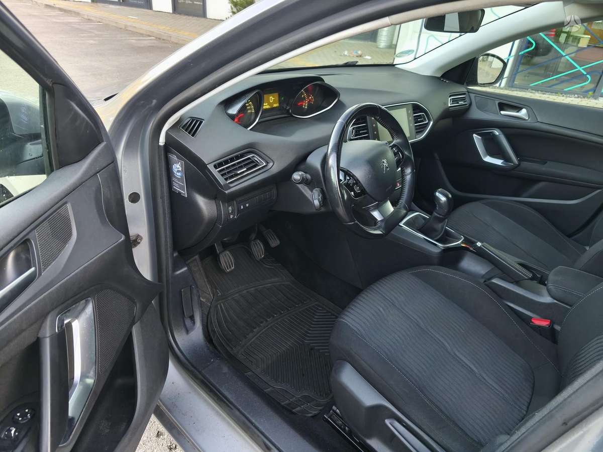 Peugeot 308 - 8