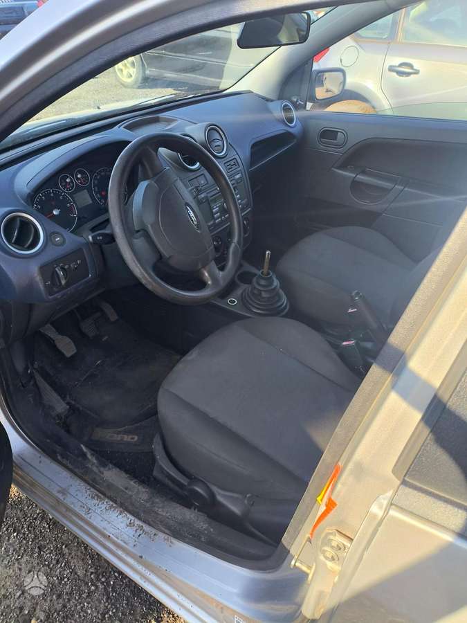 Ford Fiesta по частям