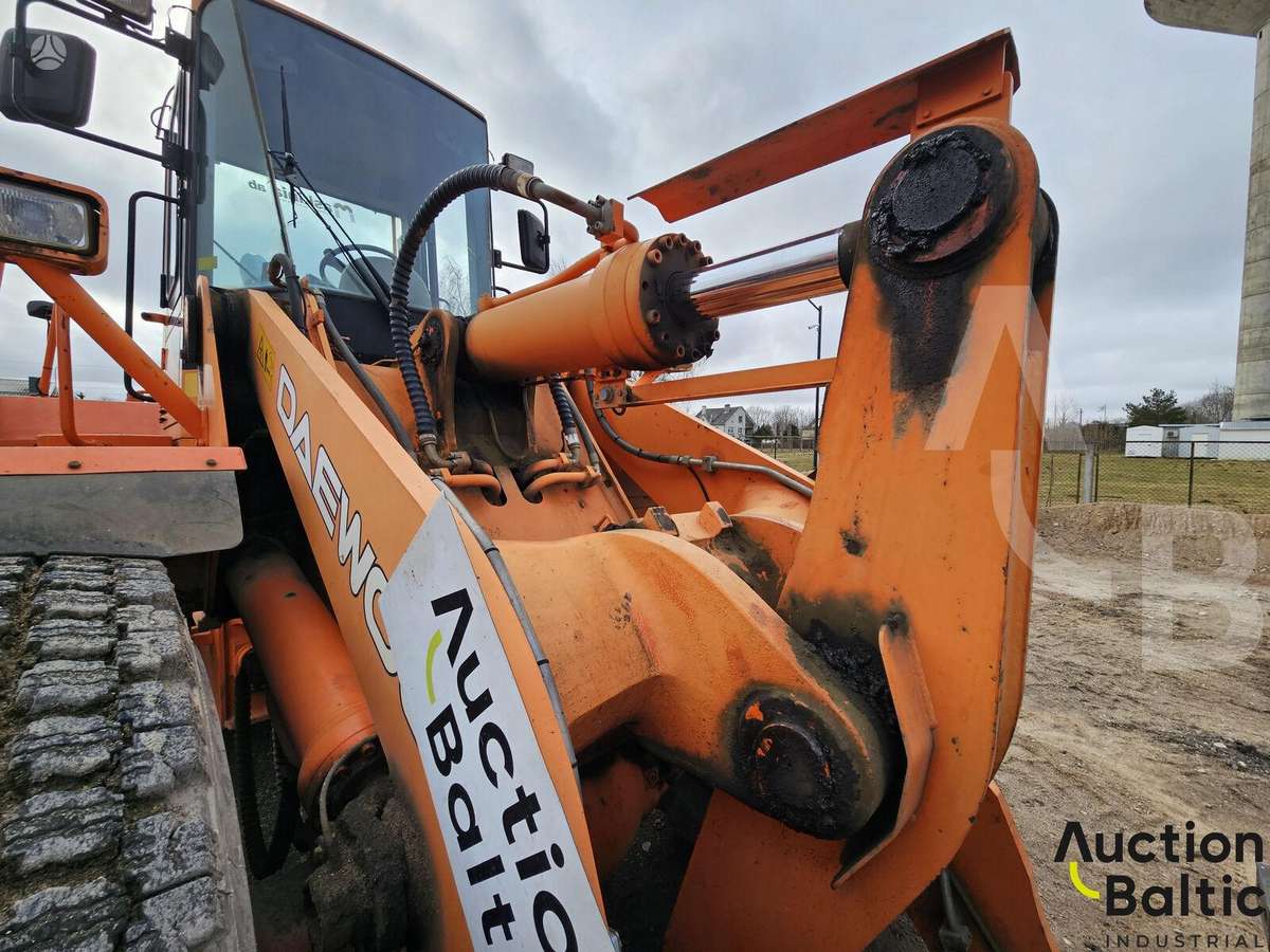 Daewoo Mega 300 V, frontal loader