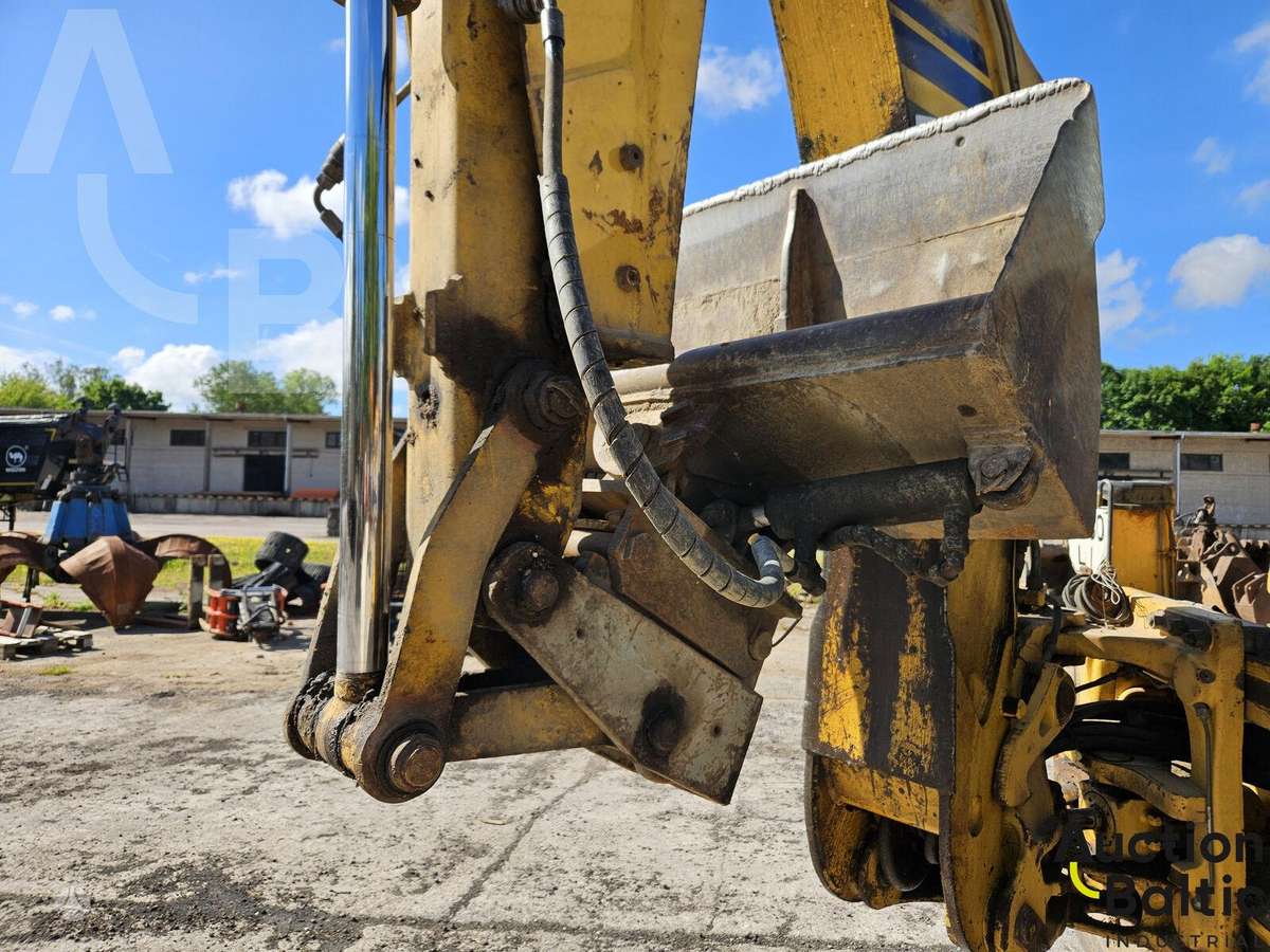 Komatsu WB93S-5, excavator loader