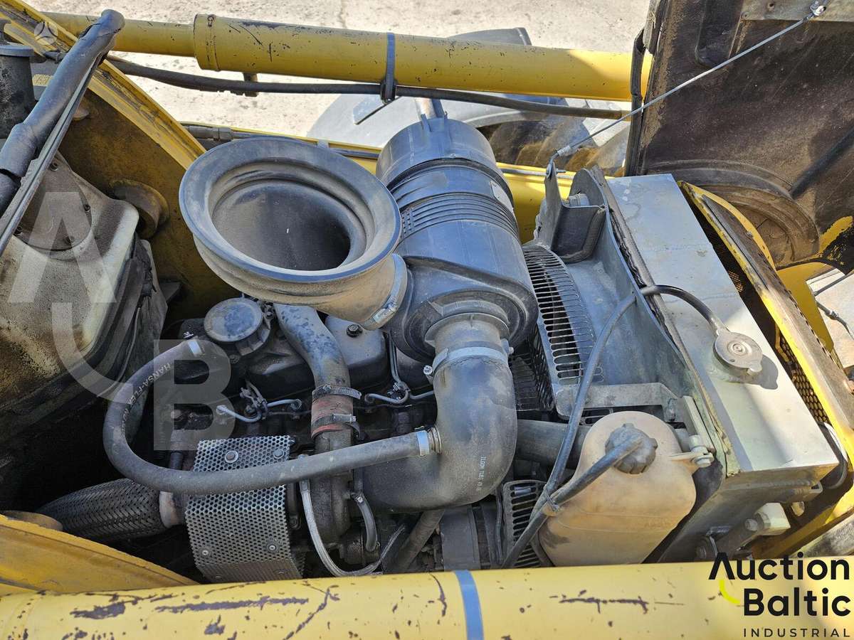 Komatsu WB93S-5, excavator loader