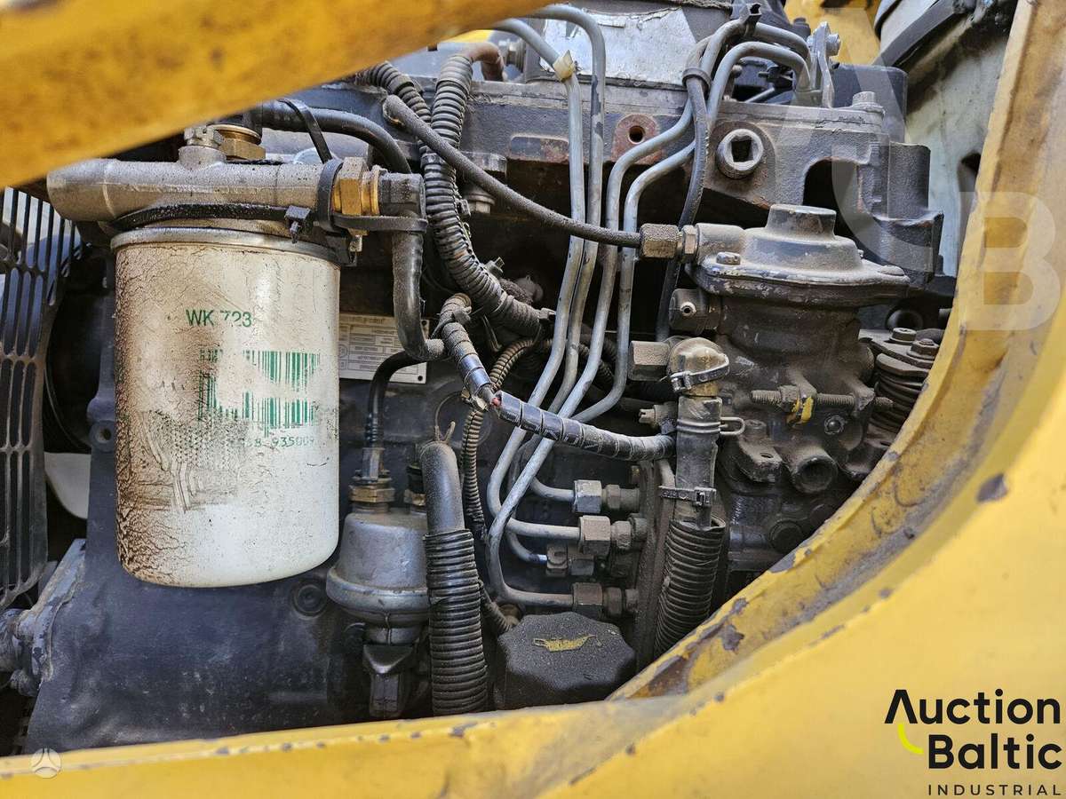 Komatsu WB93S-5, excavator loader
