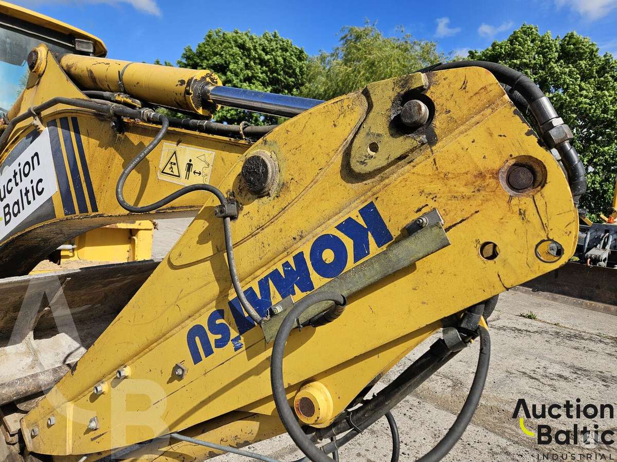 Komatsu WB93S-5, excavator loader