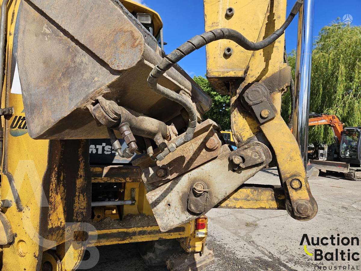 Komatsu WB93S-5, excavator loader