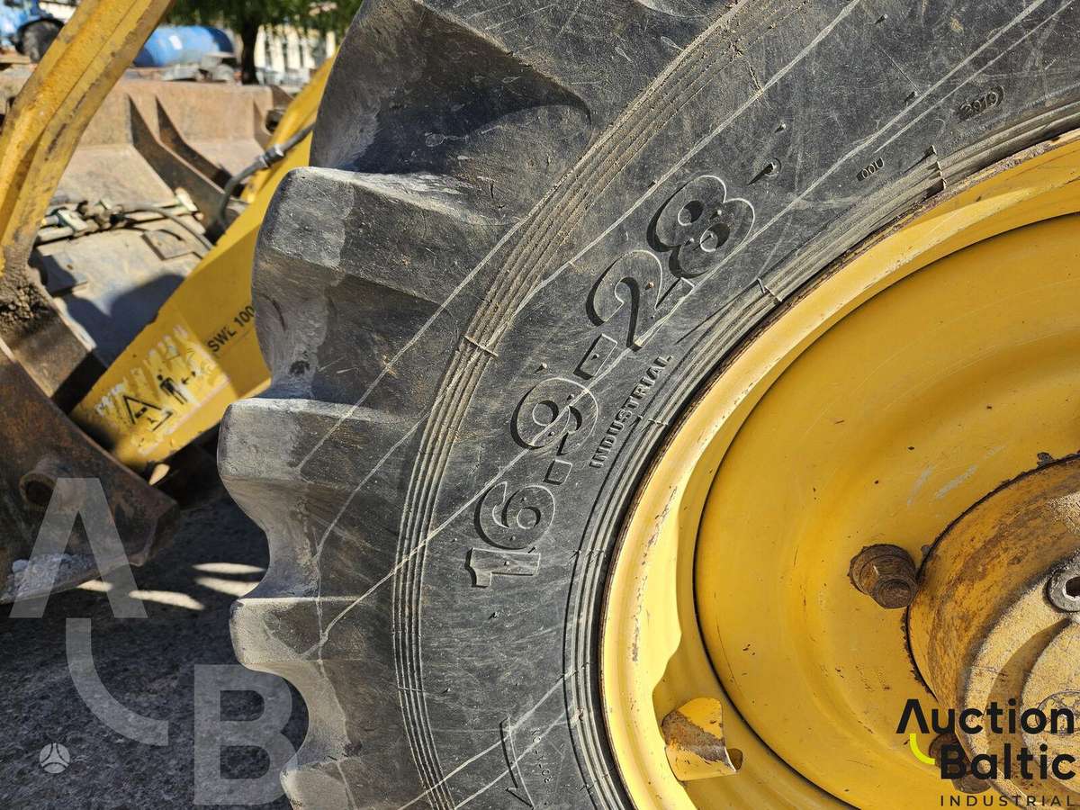 Komatsu WB93S-5, excavator loader