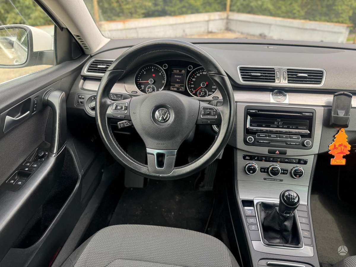 Volkswagen Passat - 4