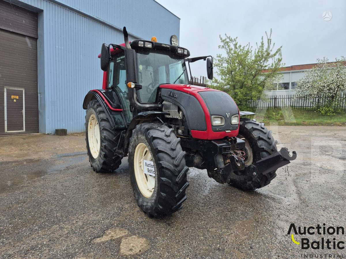 Valtra N141H, traktoriai