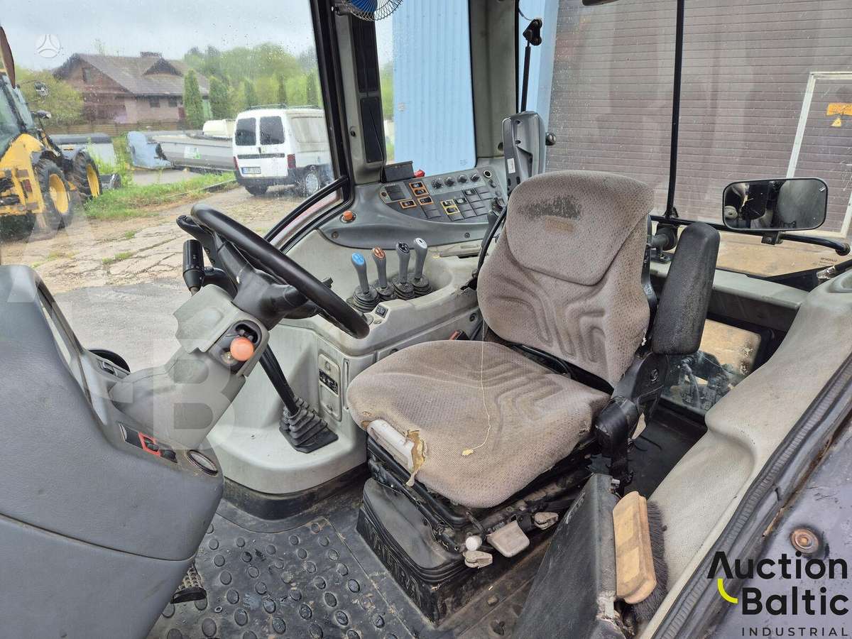 Valtra N141H, tractors
