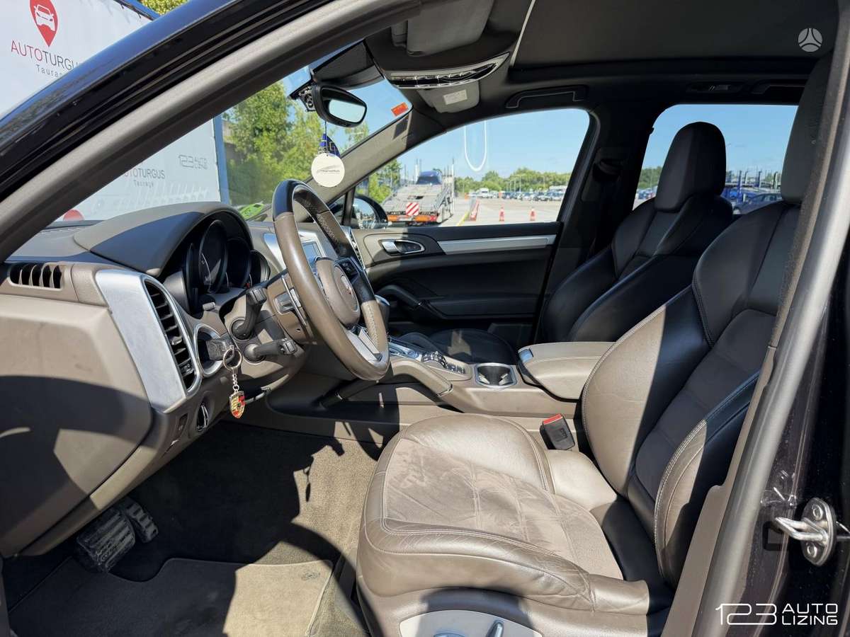 Porsche Cayenne - 11