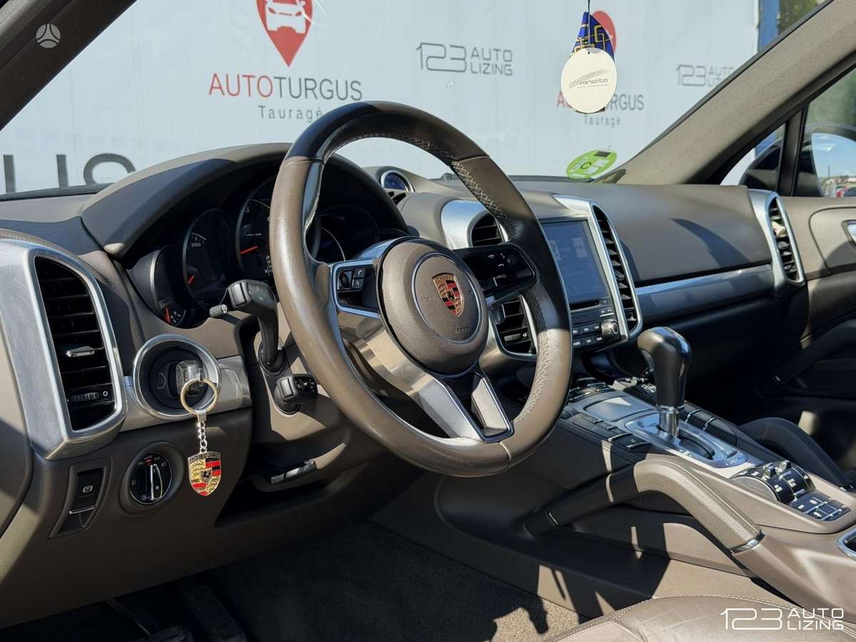Porsche Cayenne - 12