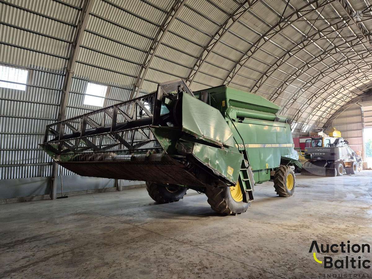 John Deere 2058, combine harvesters