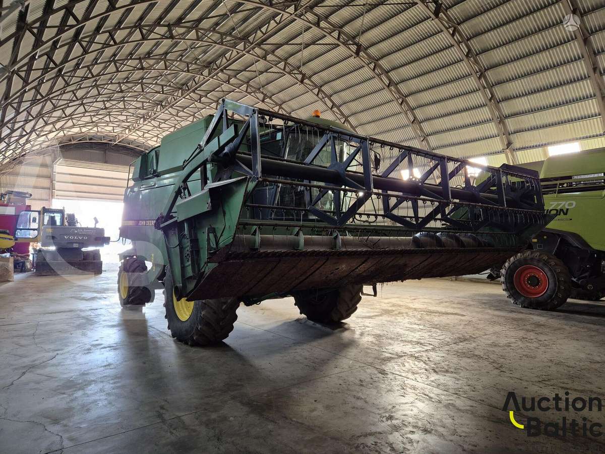 John Deere 2058, kombainai