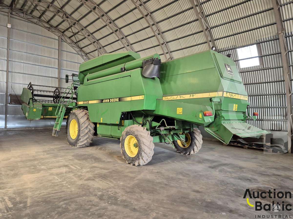 John Deere 2058, combine harvesters