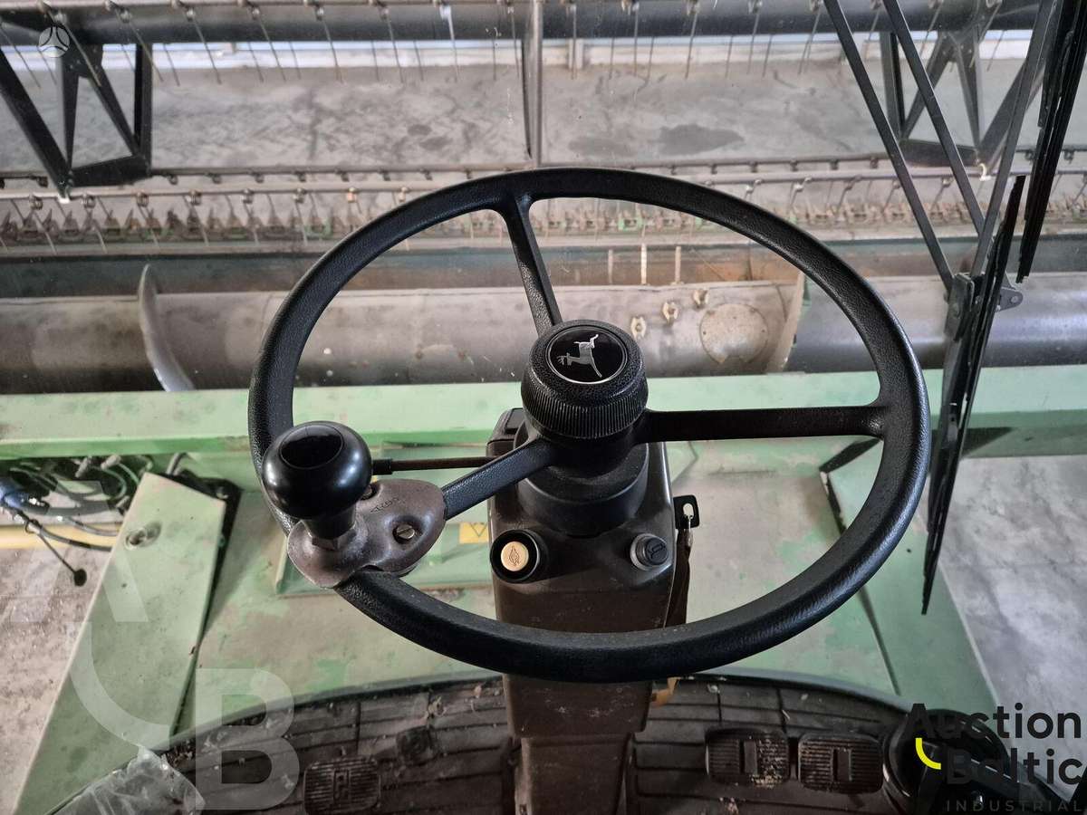 John Deere 2058, combine harvesters