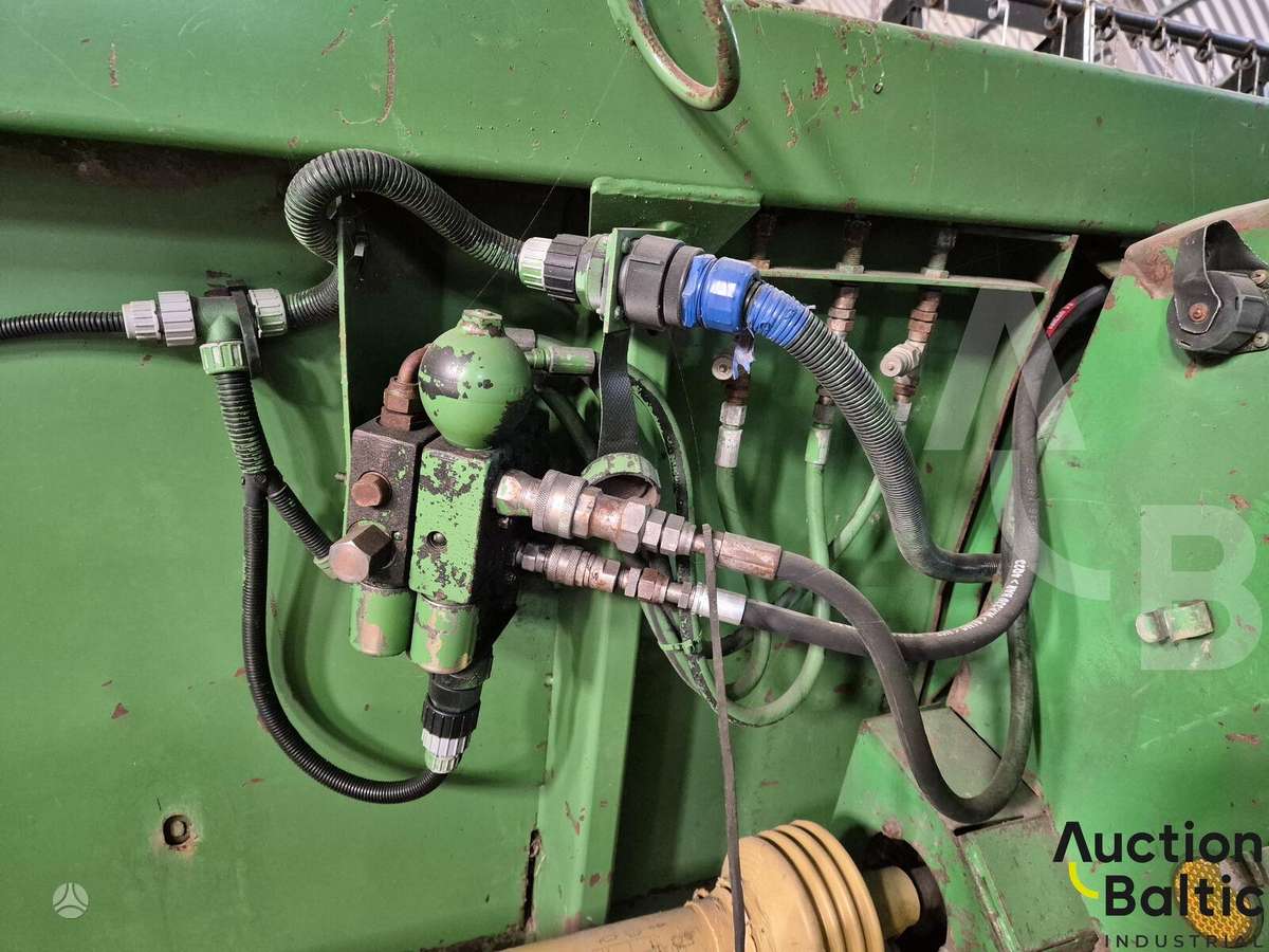 John Deere 2058, combine harvesters