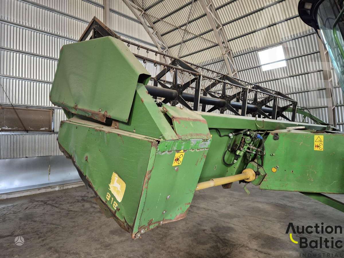 John Deere 2058, combine harvesters