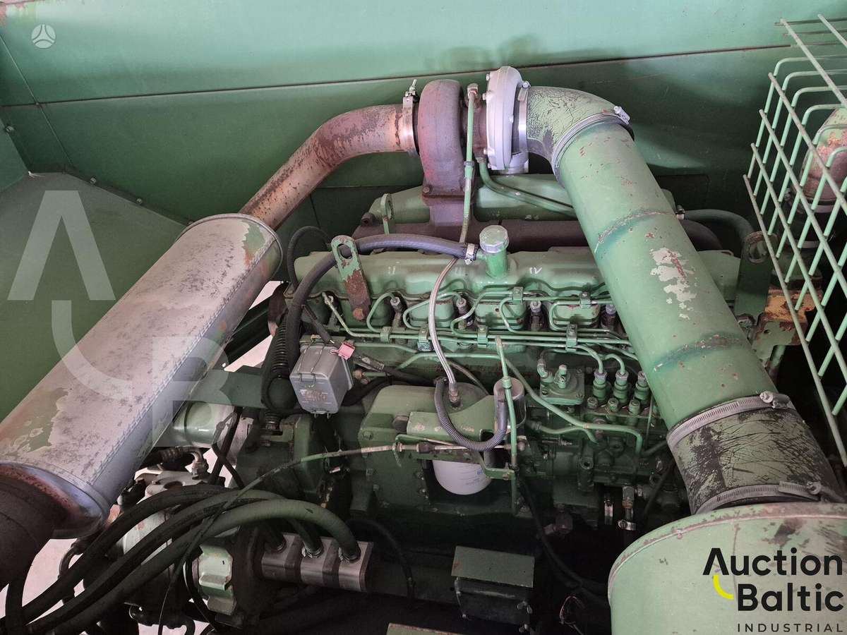 John Deere 2058, combine harvesters