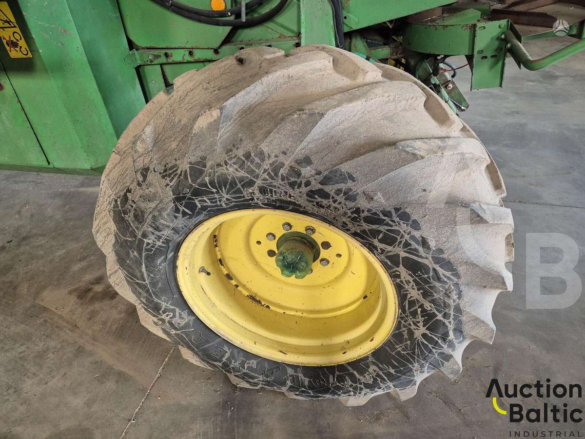 John Deere 2058, kombainai