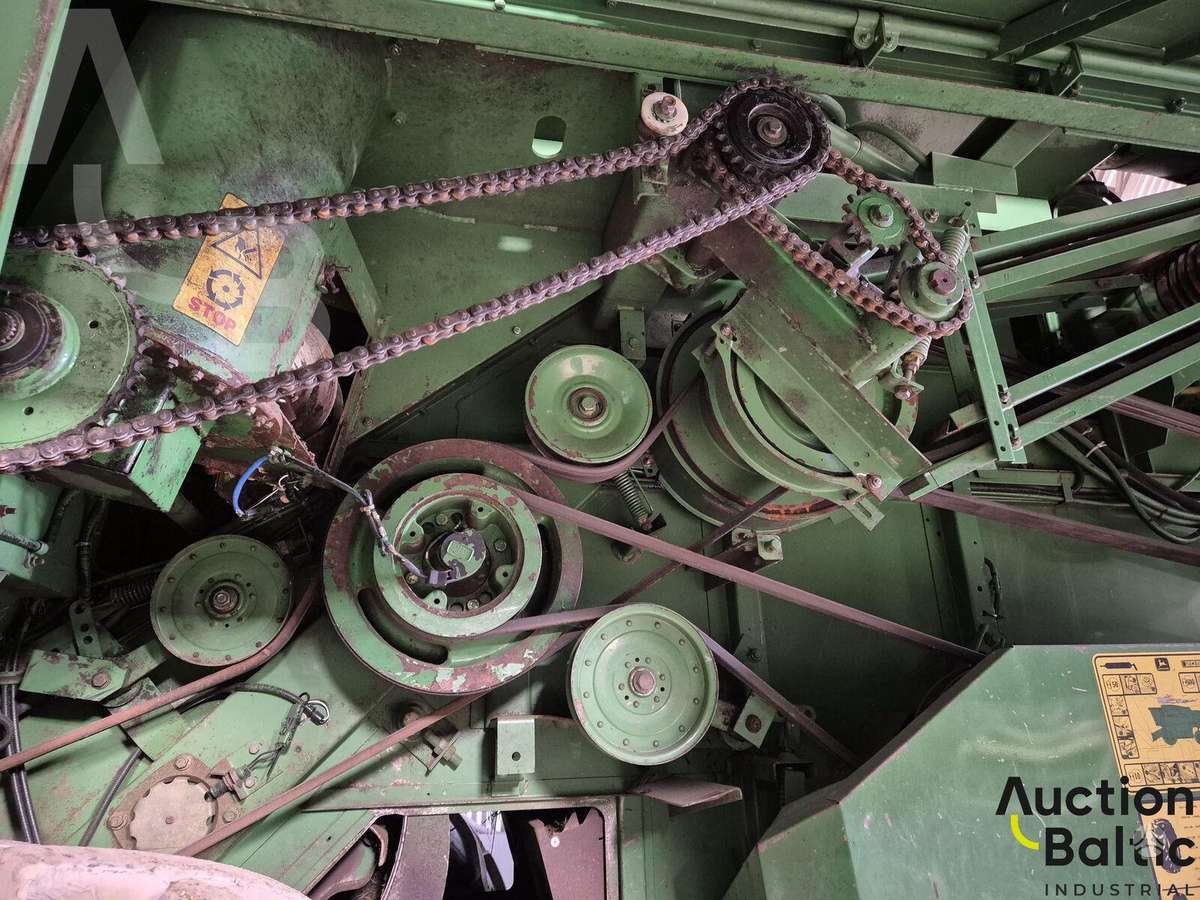 John Deere 2058, combine harvesters