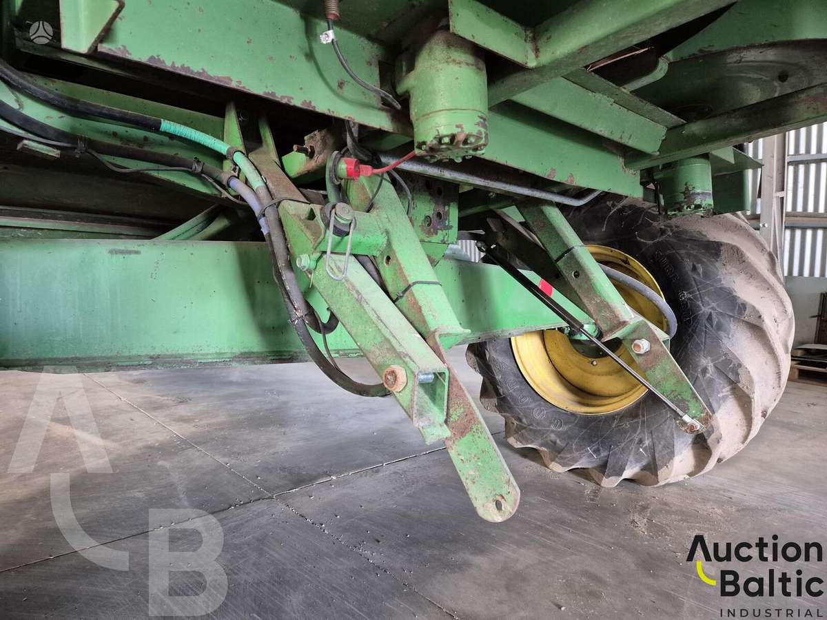 John Deere 2058, combine harvesters