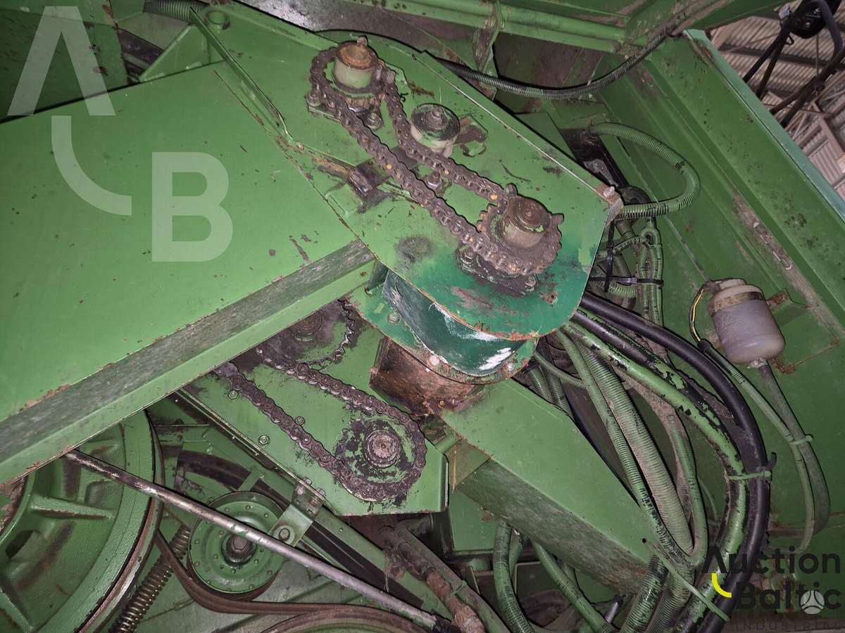 John Deere 2058, kombainai