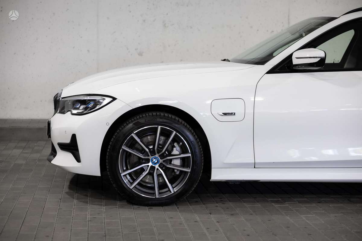 BMW 330, 2.0 l., Универсал