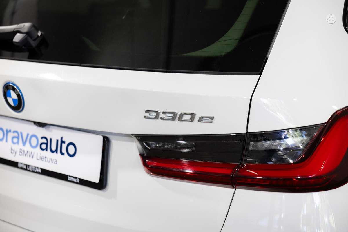 BMW 330, 2.0 l., Универсал