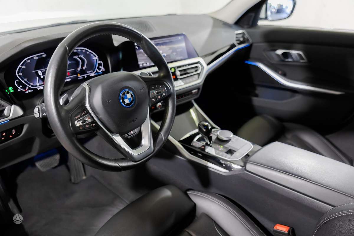 BMW 330, 2.0 l., Универсал