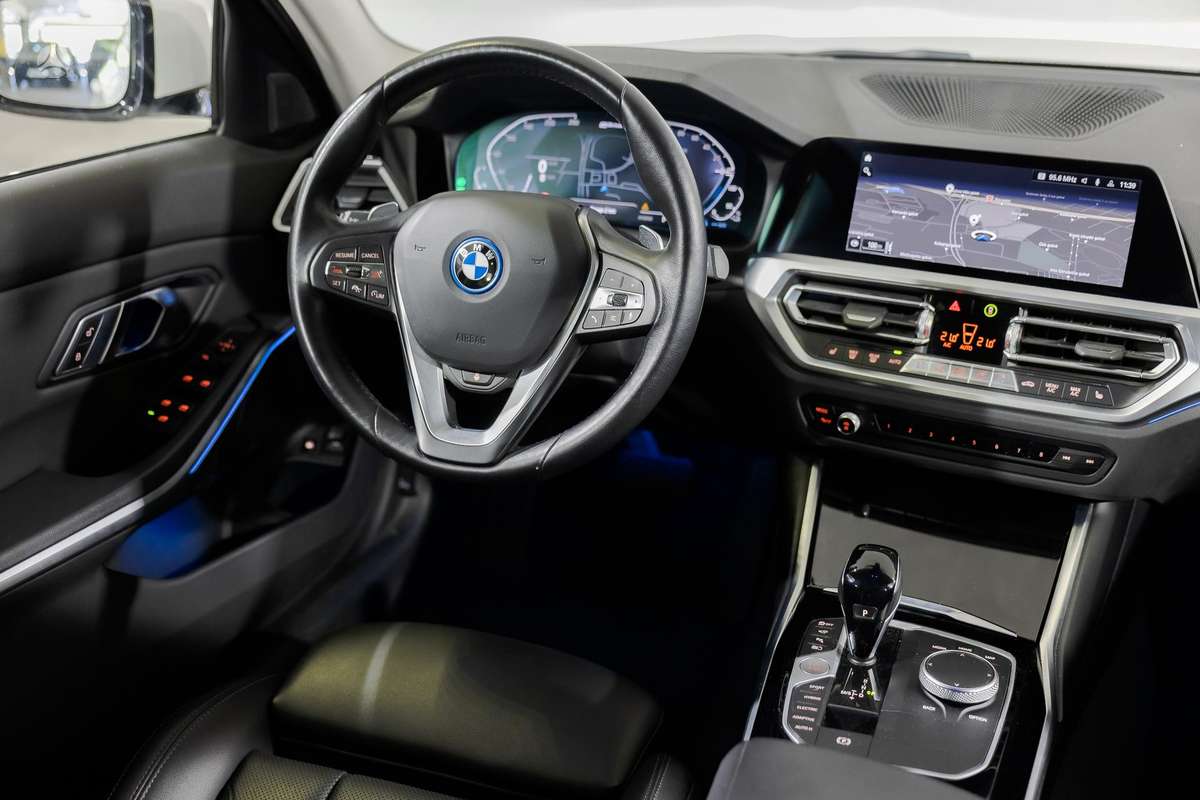 BMW 330, 2.0 l., Универсал