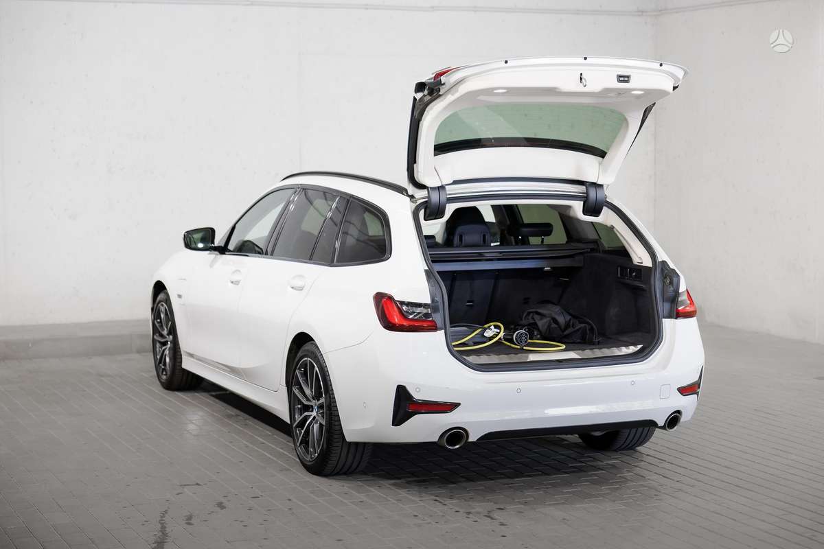 BMW 330, 2.0 l., Универсал