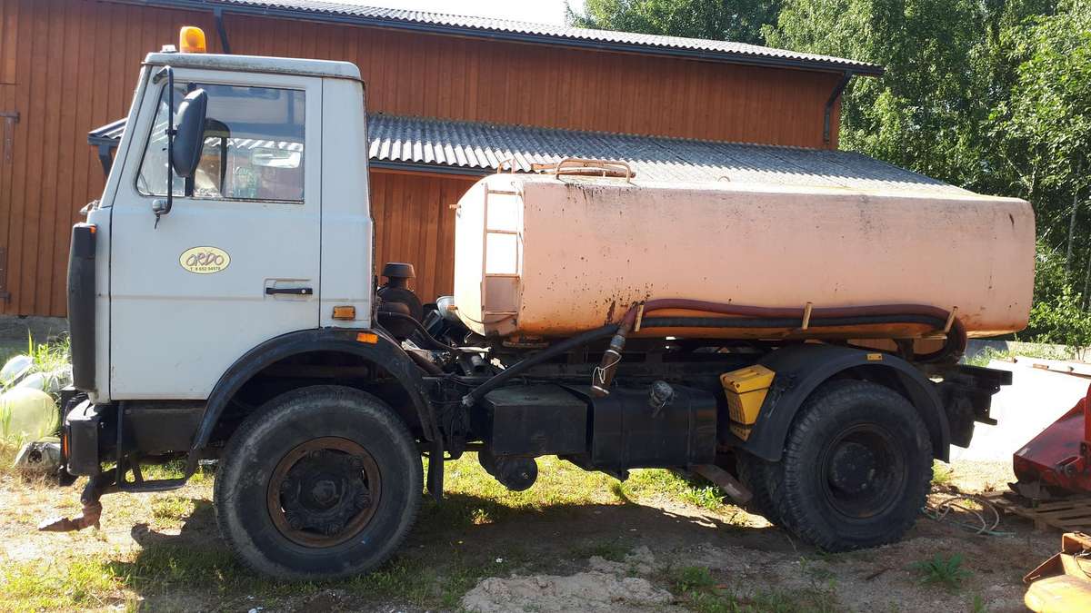 MAZ 5551, autocisternos