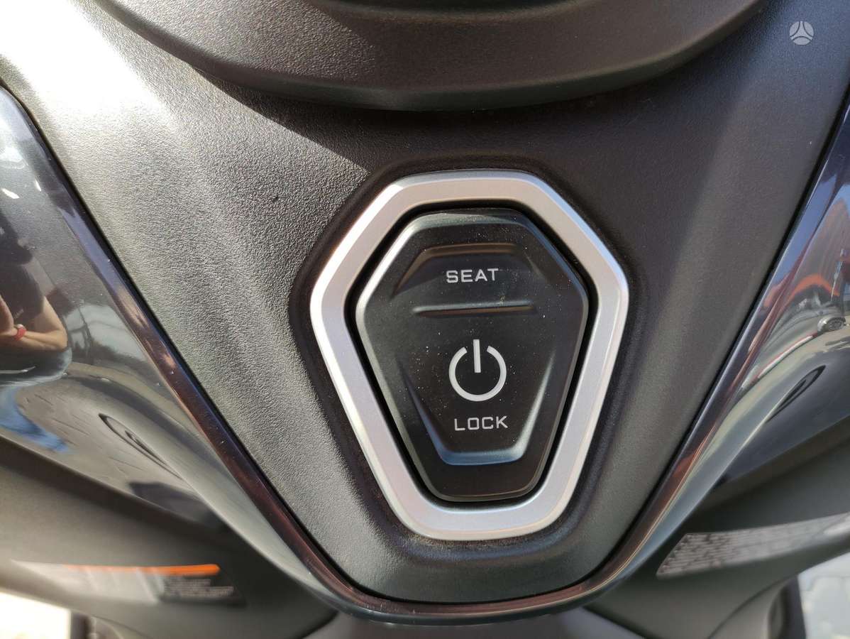 Yamaha TMAX 562cc, scooters / mopeds