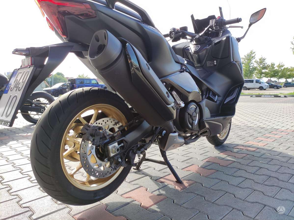 Yamaha TMAX 562cc, scooters / mopeds
