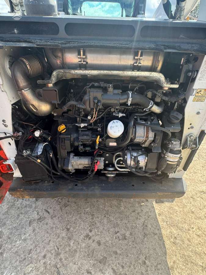Bobcat T770, mini loaders