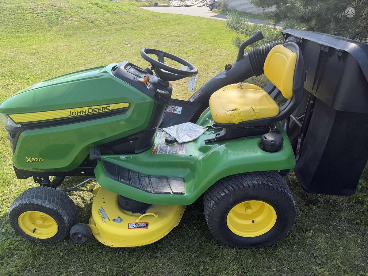 John Deere X320, садовые тракторы