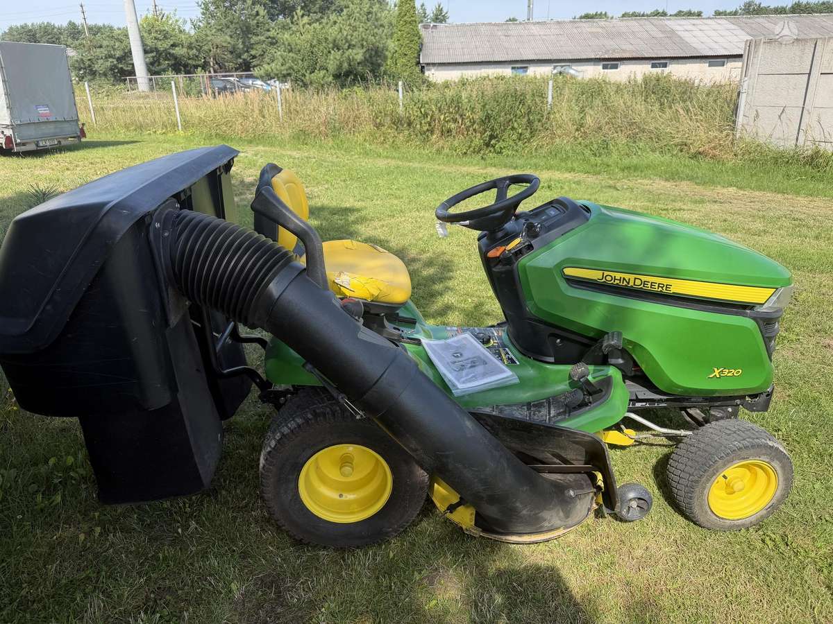 John Deere X320, садовые тракторы