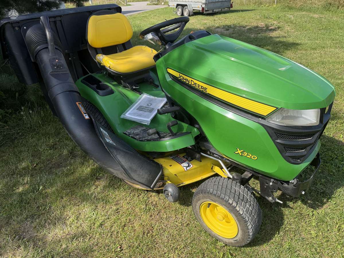 John Deere X320, садовые тракторы