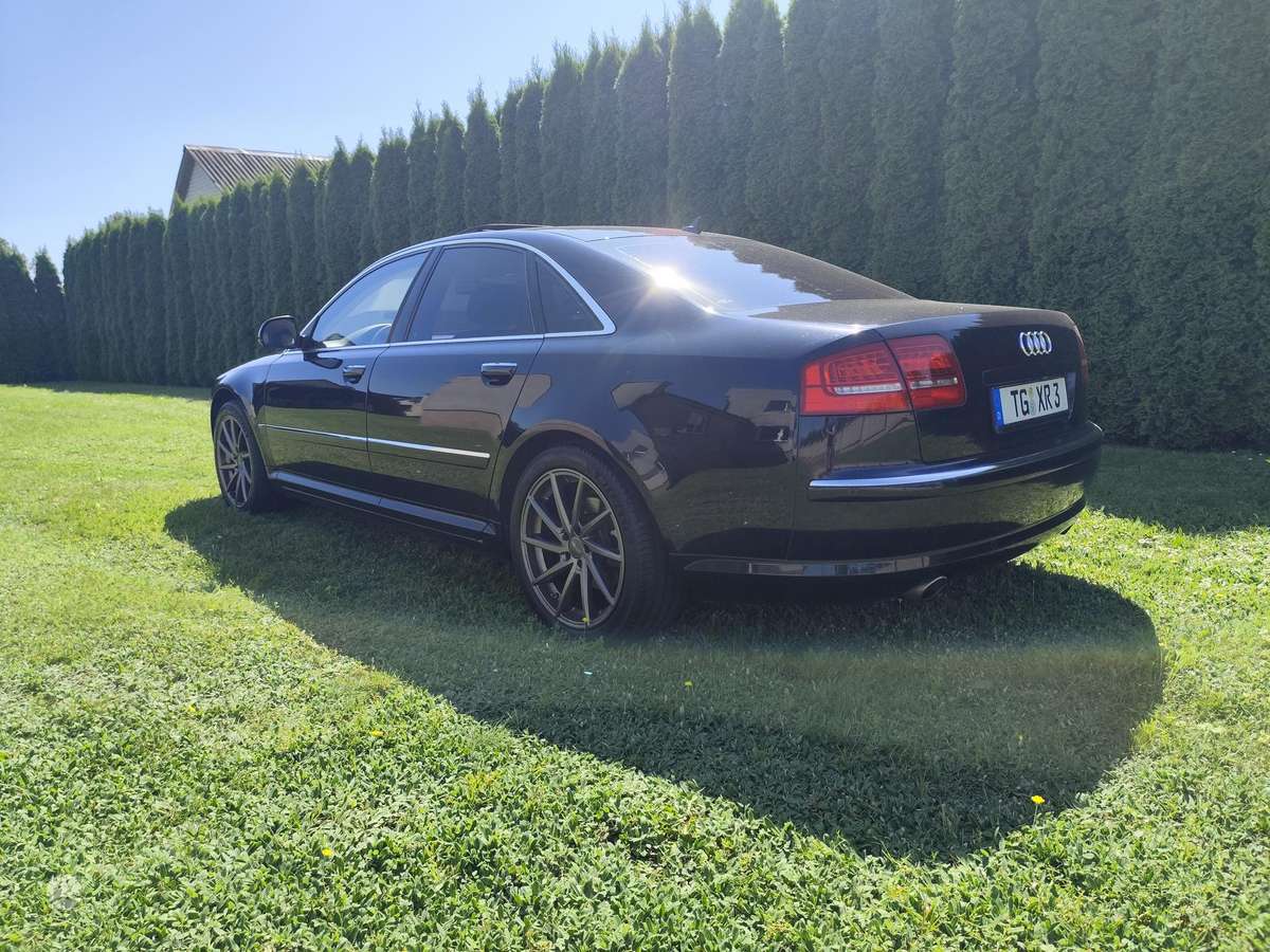 Audi A8, 4.2 l., sedanas