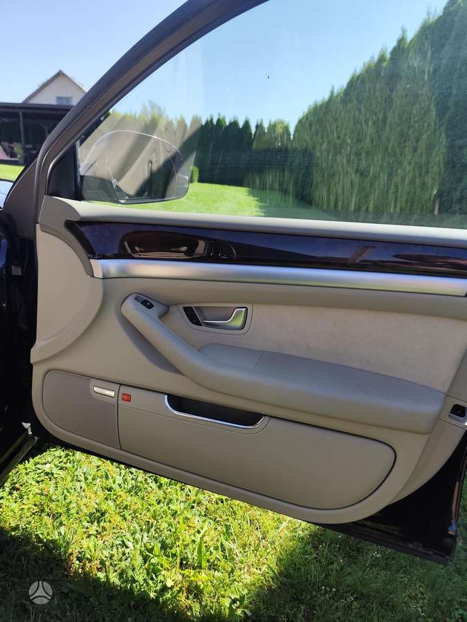 Audi A8, 4.2 l., sedanas