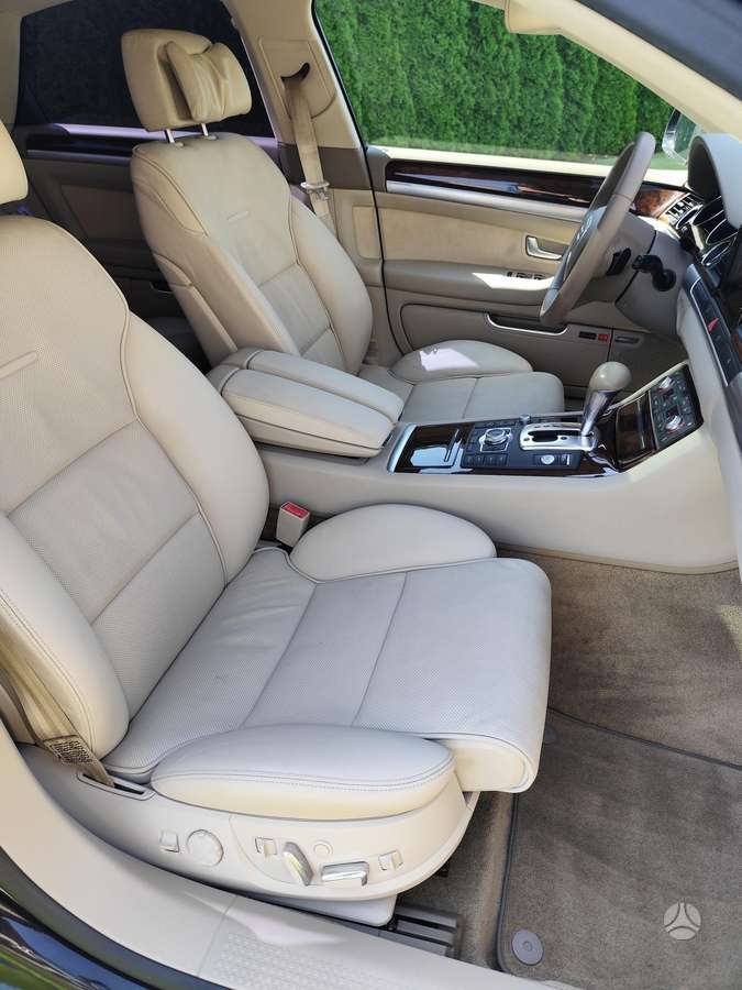 Audi A8, 4.2 l., sedanas