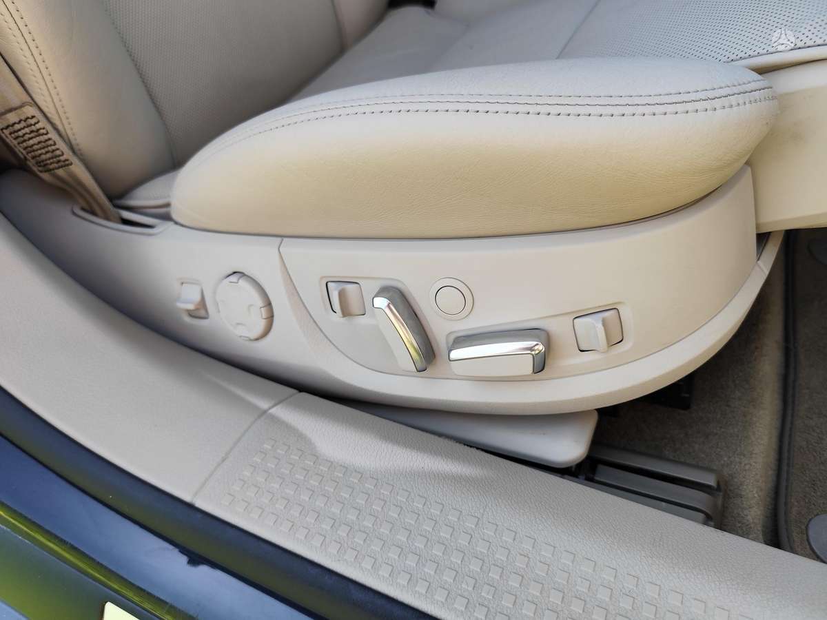 Audi A8, 4.2 l., sedanas
