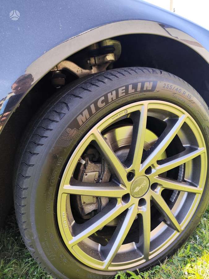 Audi A8, 4.2 l., sedanas