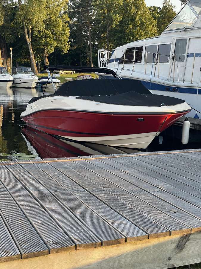 Bayliner VR5, yachts / cruisers