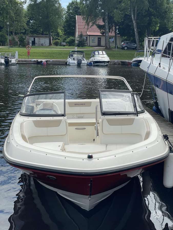 Bayliner VR5, yachts / cruisers