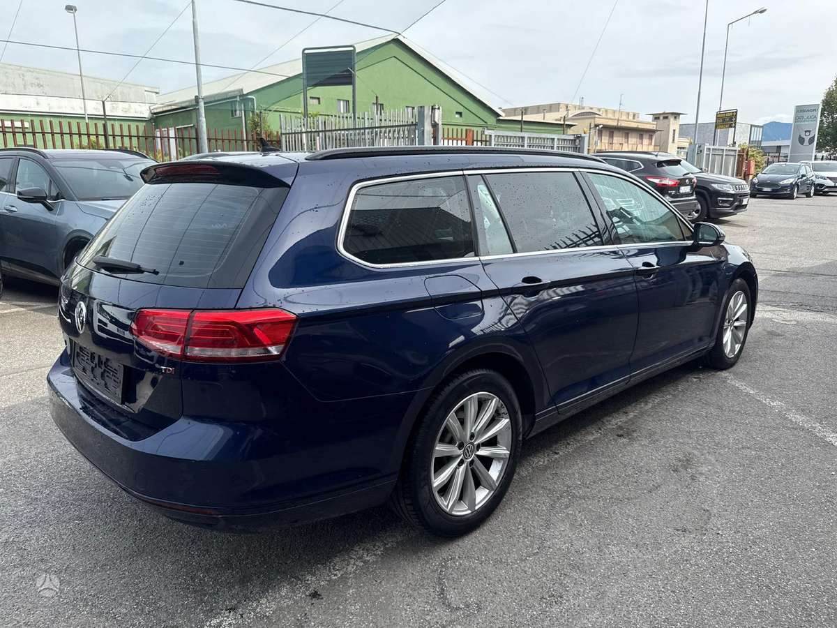Volkswagen Passat - 4