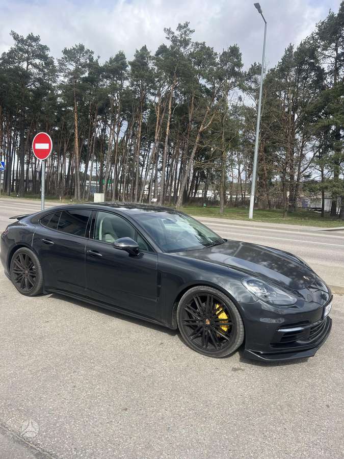 Porsche Panamera - 3