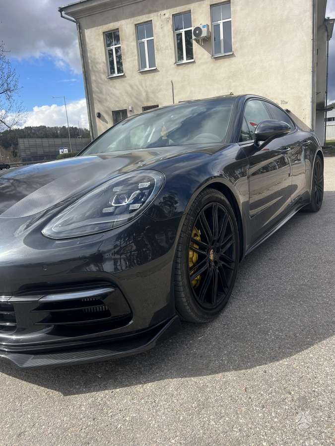Porsche Panamera - 4